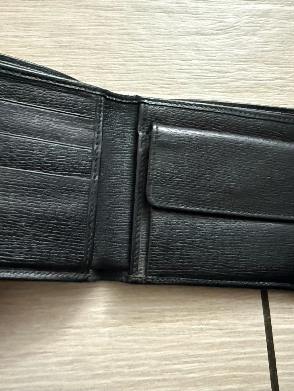 PRELOVED Gucci Black Leather Men's Bi-Fold Wallet
